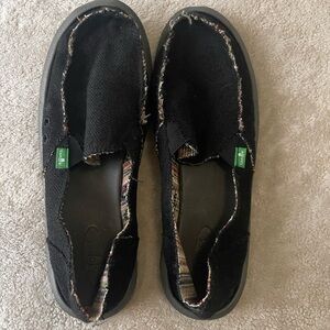 Women’s sanuks size 9